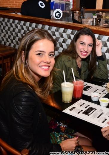 Filippo Ferraz e Artur Diniz inauguram St Joe Burger no Aquárius