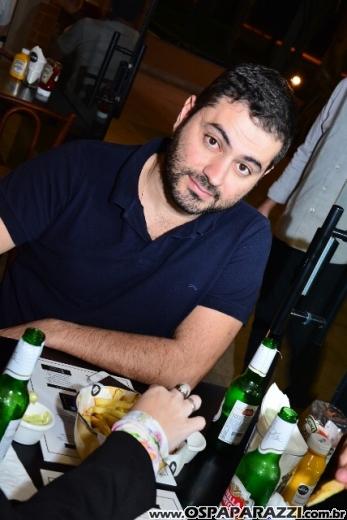 Filippo Ferraz e Artur Diniz inauguram St Joe Burger no Aquárius