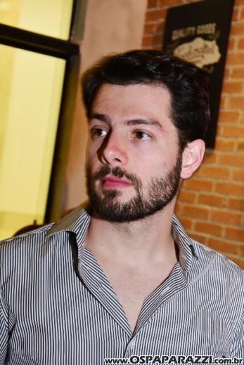 Filippo Ferraz e Artur Diniz inauguram St Joe Burger no Aquárius