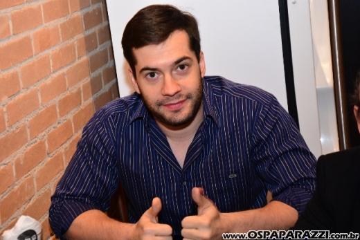 Filippo Ferraz e Artur Diniz inauguram St Joe Burger no Aquárius