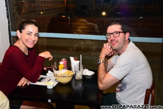 Filippo Ferraz e Artur Diniz inauguram St Joe Burger no Aquárius