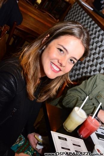 Filippo Ferraz e Artur Diniz inauguram St Joe Burger no Aquárius