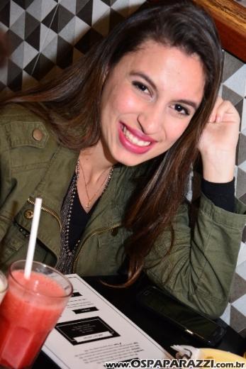 Filippo Ferraz e Artur Diniz inauguram St Joe Burger no Aquárius