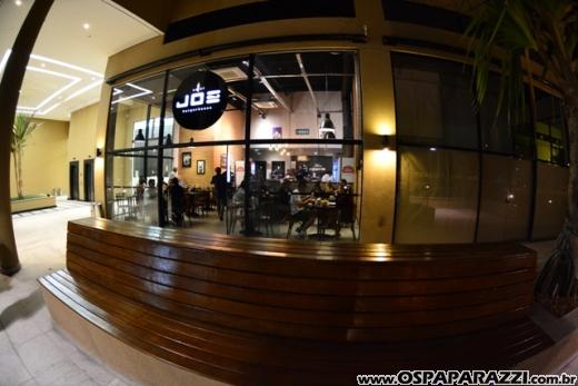 Filippo Ferraz e Artur Diniz inauguram St Joe Burger no Aquárius
