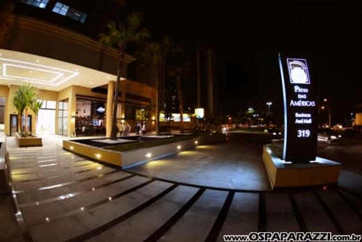 Filippo Ferraz e Artur Diniz inauguram St Joe Burger no Aquárius