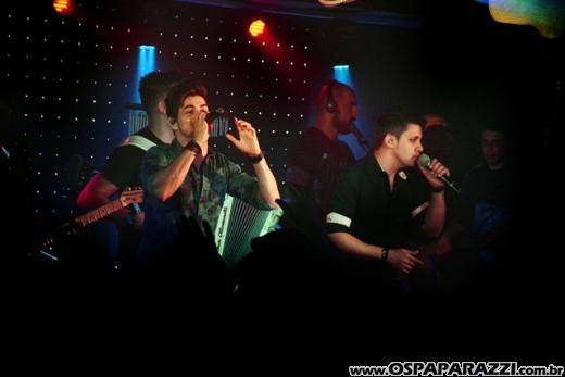 Fernando e Fabiano cantam Cara de Pau no Guten Club