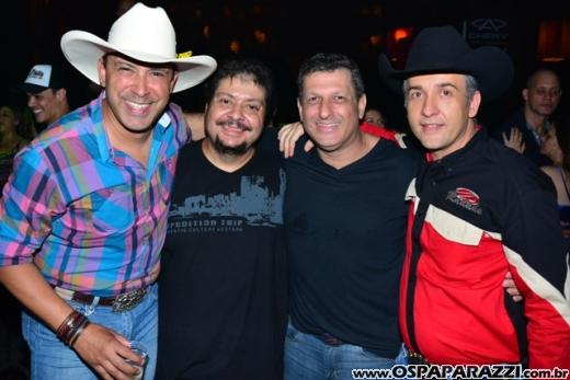 Coluna Social de OsPaparazzi acompanha aniversário de Fauez Rachid