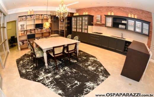 Florense reinaugura com apresentação do novo showroom