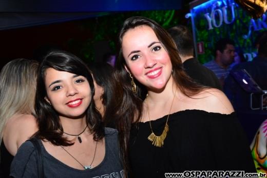 A invasão Pirada no Pub Dunluce ataca Leandro Benavides em festa