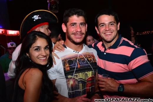A invasão Pirada no Pub Dunluce ataca Leandro Benavides em festa