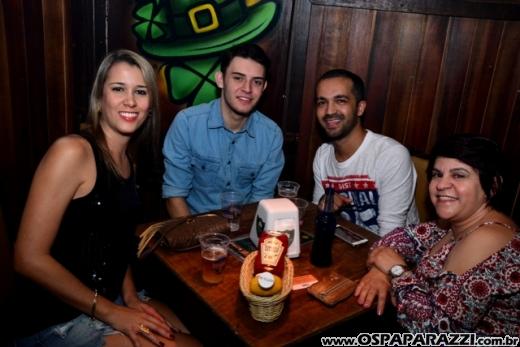 A invasão Pirada no Pub Dunluce ataca Leandro Benavides em festa