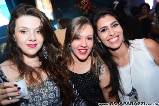 A invasão Pirada no Pub Dunluce ataca Leandro Benavides em festa