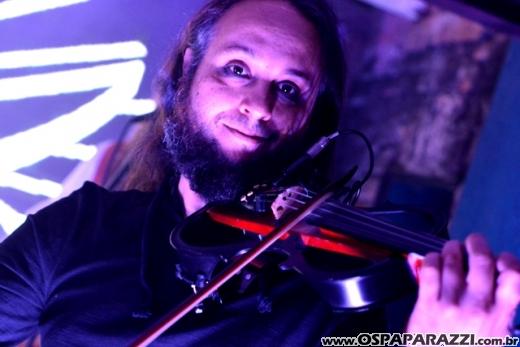 A invasão Pirada no Pub Dunluce ataca Leandro Benavides em festa