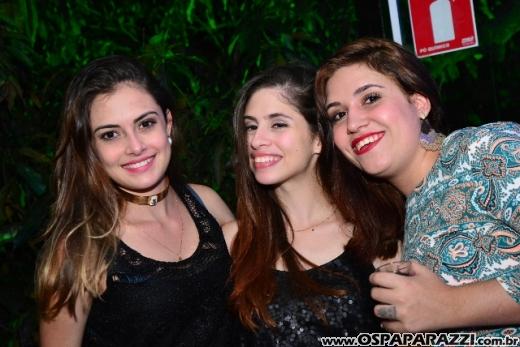 A invasão Pirada no Pub Dunluce ataca Leandro Benavides em festa