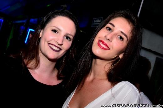 A invasão Pirada no Pub Dunluce ataca Leandro Benavides em festa