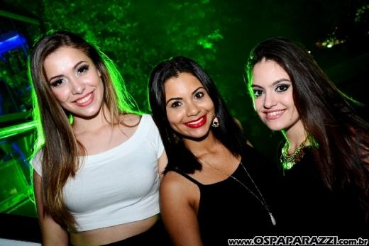 A invasão Pirada no Pub Dunluce ataca Leandro Benavides em festa