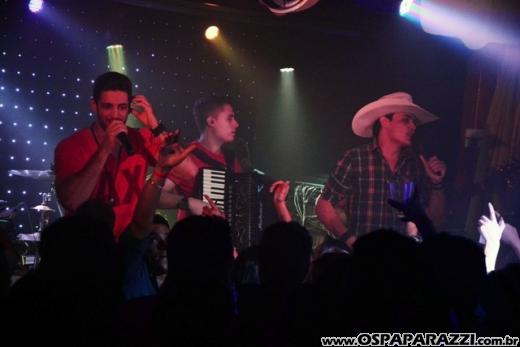 Talis e Welinton sempre voltam ao palco do espaço reservado do Guten Club