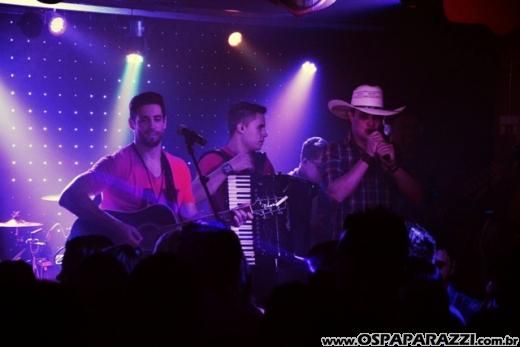 Talis e Welinton sempre voltam ao palco do espaço reservado do Guten Club