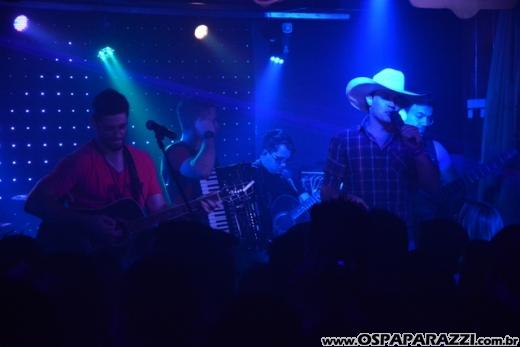 Talis e Welinton sempre voltam ao palco do espaço reservado do Guten Club