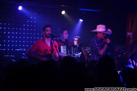 Talis e Welinton sempre voltam ao palco do espaço reservado do Guten Club