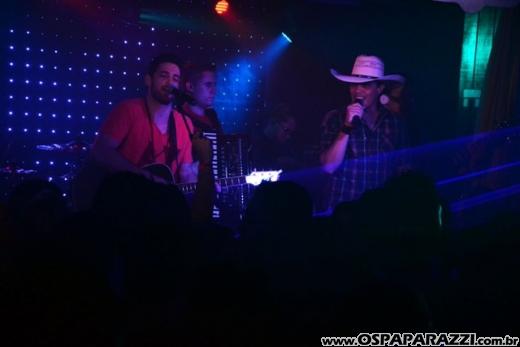 Talis e Welinton sempre voltam ao palco do espaço reservado do Guten Club