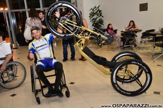 ProShock e Vemex entregam HandBike Bólido para os os campeões brasileiros