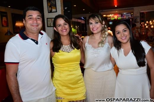 Rogerio Souza celebra a noite de réveillon com clientes e amigos do Guten Bier