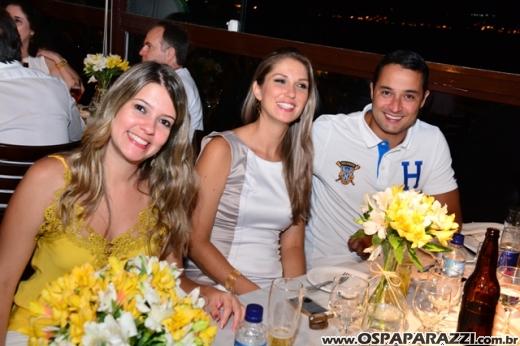 Rogerio Souza celebra a noite de réveillon com clientes e amigos do Guten Bier