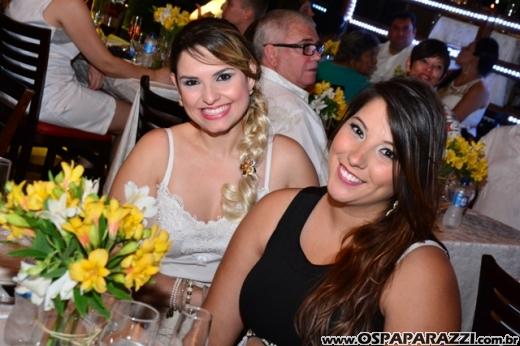 Rogerio Souza celebra a noite de réveillon com clientes e amigos do Guten Bier