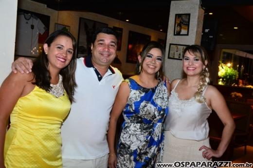 Rogerio Souza celebra a noite de réveillon com clientes e amigos do Guten Bier