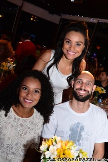 Rogerio Souza celebra a noite de réveillon com clientes e amigos do Guten Bier