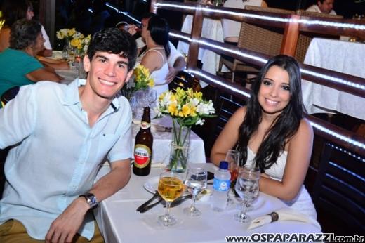 Rogerio Souza celebra a noite de réveillon com clientes e amigos do Guten Bier