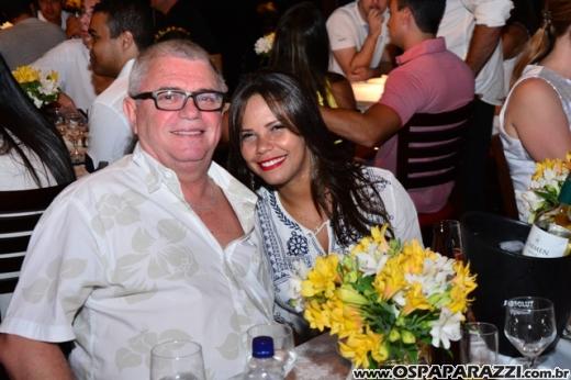 Rogerio Souza celebra a noite de réveillon com clientes e amigos do Guten Bier