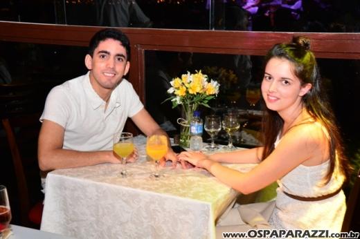 Rogerio Souza celebra a noite de réveillon com clientes e amigos do Guten Bier