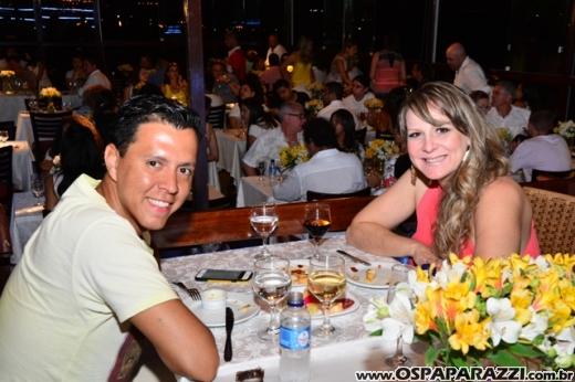 Rogerio Souza celebra a noite de réveillon com clientes e amigos do Guten Bier
