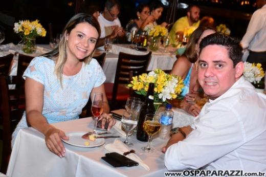 Rogerio Souza celebra a noite de réveillon com clientes e amigos do Guten Bier