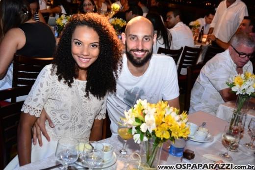 Rogerio Souza celebra a noite de réveillon com clientes e amigos do Guten Bier