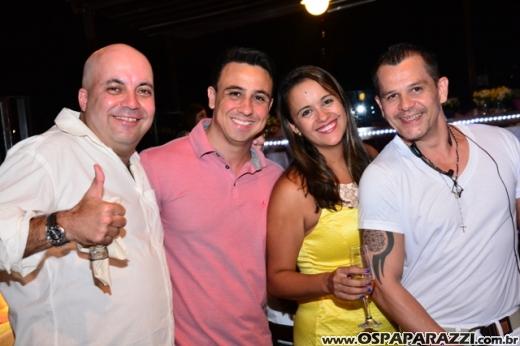 Rogerio Souza celebra a noite de réveillon com clientes e amigos do Guten Bier