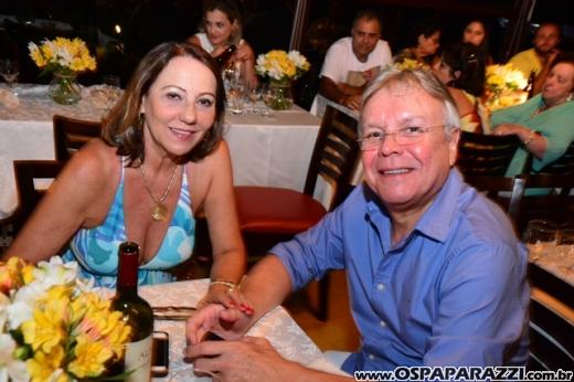 Rogerio Souza celebra a noite de réveillon com clientes e amigos do Guten Bier