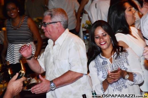 Rogerio Souza celebra a noite de réveillon com clientes e amigos do Guten Bier