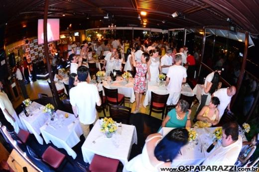 Rogerio Souza celebra a noite de réveillon com clientes e amigos do Guten Bier