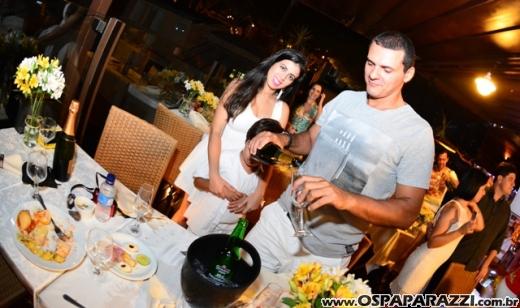 Rogerio Souza celebra a noite de réveillon com clientes e amigos do Guten Bier
