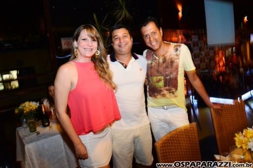 Rogerio Souza celebra a noite de réveillon com clientes e amigos do Guten Bier