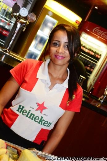 Rogerio Souza celebra a noite de réveillon com clientes e amigos do Guten Bier