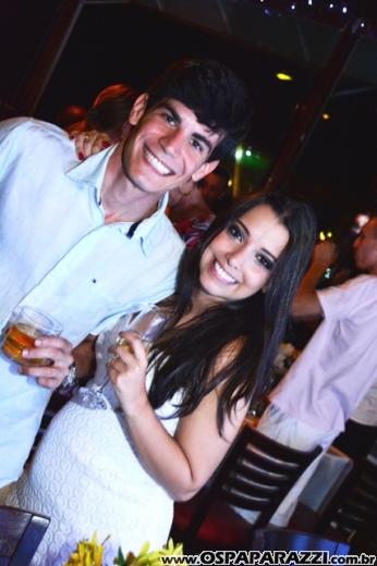 Rogerio Souza celebra a noite de réveillon com clientes e amigos do Guten Bier