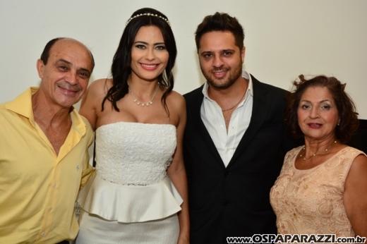 Fernanda Heringer e Junior Ferreti trocam alianças em 30 de dezembro