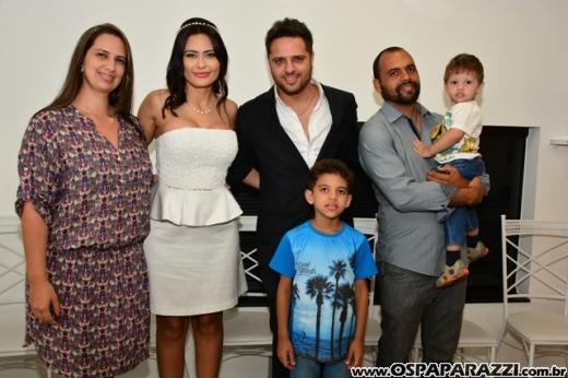 Fernanda Heringer e Junior Ferreti trocam alianças em 30 de dezembro