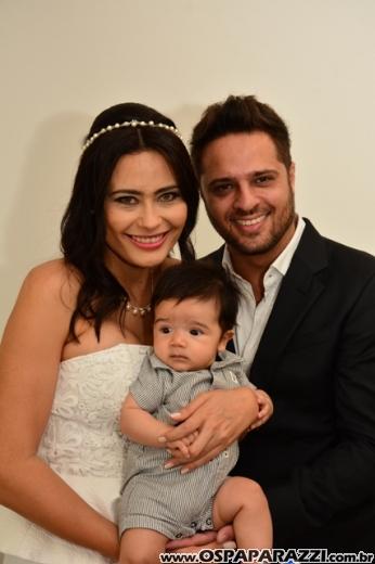 Fernanda Heringer e Junior Ferreti trocam alianças em 30 de dezembro