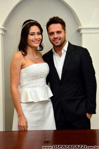 Fernanda Heringer e Junior Ferreti trocam alianças em 30 de dezembro