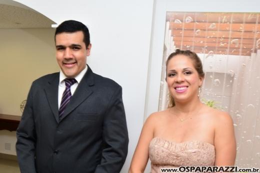 Fernanda Heringer e Junior Ferreti trocam alianças em 30 de dezembro